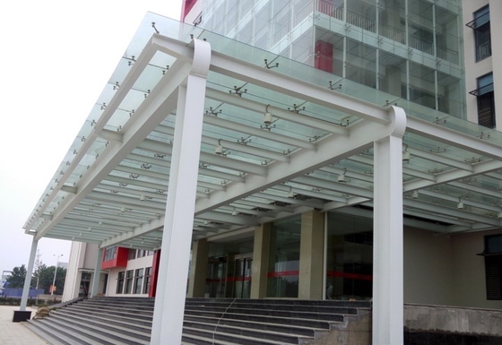 Lumières de toit pour les porches des halls d'entrée