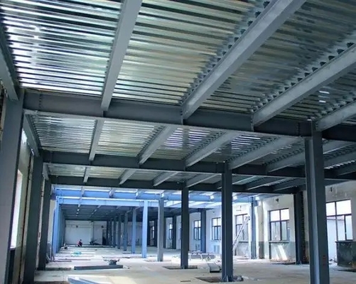 Le portail jeté en acier préfabriqué encadre la soudure de botte pour la grande structure métallique