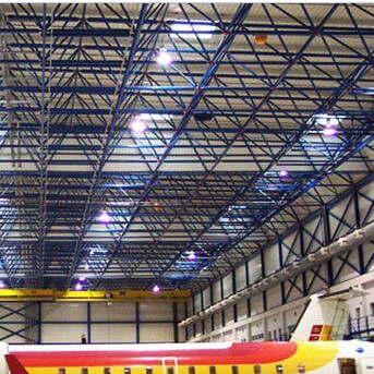 Les cadres en acier préfabriqués de l'espace de Q235B murent le gigaoctet gris-foncé pour le bâtiment de hangar d'avion