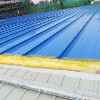 L'entretien de toit en métal du vert Q235 a adapté 0.8mm aux besoins du client pour le mur de panneau