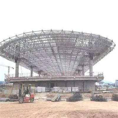 Peinture de construction de toit de stade du cadre 300m de l'espace de grille de couche du triple Q345
