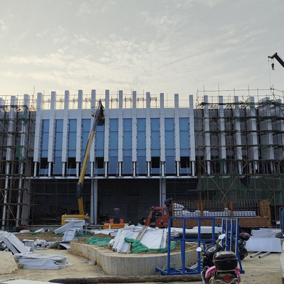 Construction en aluminium en verre 0.36mm-0.6mm de mur rideau de Q355B adaptés aux besoins du client