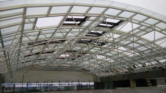 Toit en acier de lumière de la structure de toit de cadre de l'espace de longue construction préfabriquée d'envergure 0.8mm