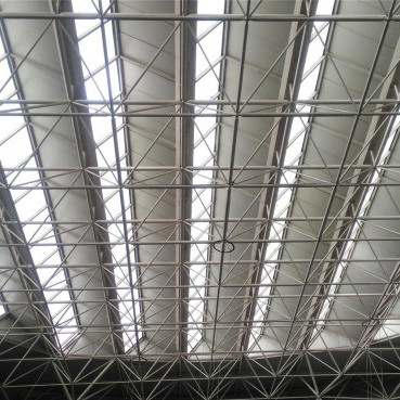 Structure en acier légère préfabriquée de bâtiment à pans de bois pour le hangar