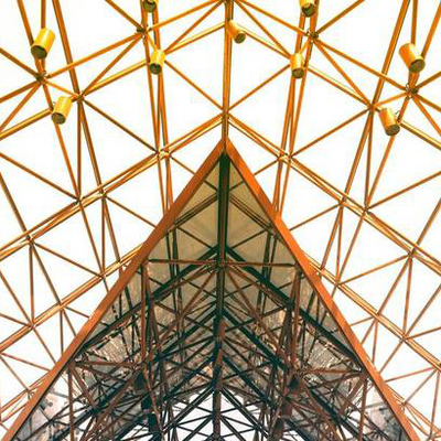 Structure en acier légère préfabriquée de bâtiment à pans de bois pour le hangar