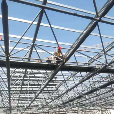 Structure en acier d'un stade à isolation acoustique, facile à installer et équipé d'un ensemble en acier