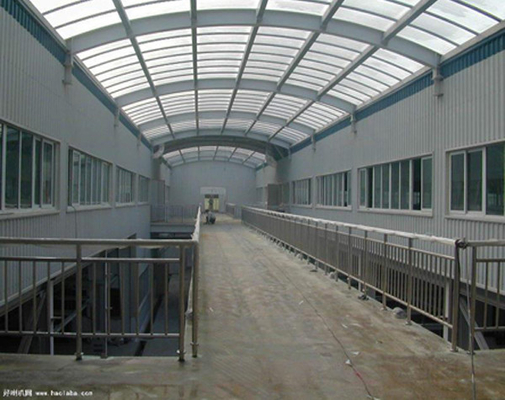 Des structures en acier préfabriquées pour les grandes usines et entrepôts. Des solutions durables et personnalisables.