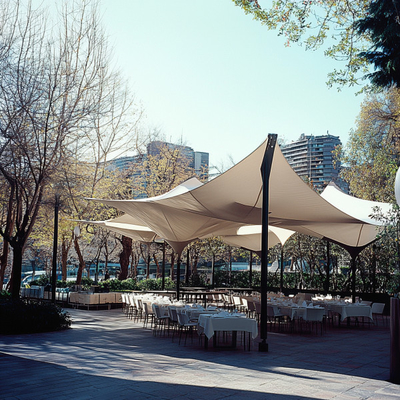 Structure de membrane de tension pour les repas en plein air Des solutions élégantes résistantes aux intempéries