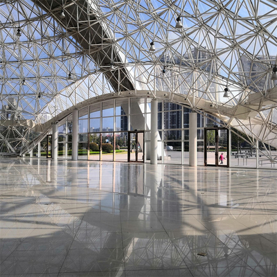 Cadres spatiaux en acier à connexion de boulons pour une construction durable