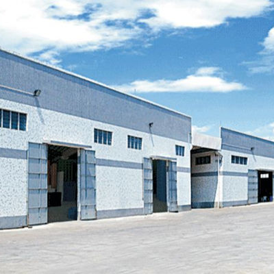 Construction de structures en acier léger pour l'arène de course à cheval intérieure