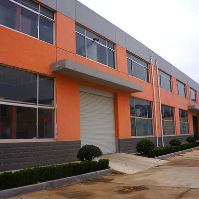 Construction de structures en acier léger pour l'arène de course à cheval intérieure