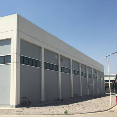 Construction de structures en acier léger pour l'arène de course à cheval intérieure